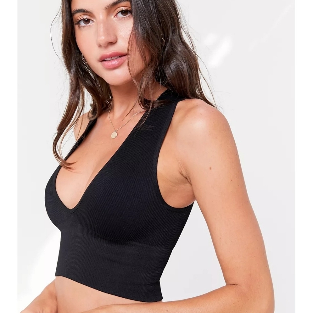 UO: Hailey Seamless Plunging Bra Top
